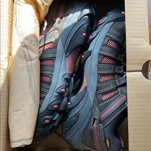 Keen steel safety toe shoe 9.5 m WORK SHOES